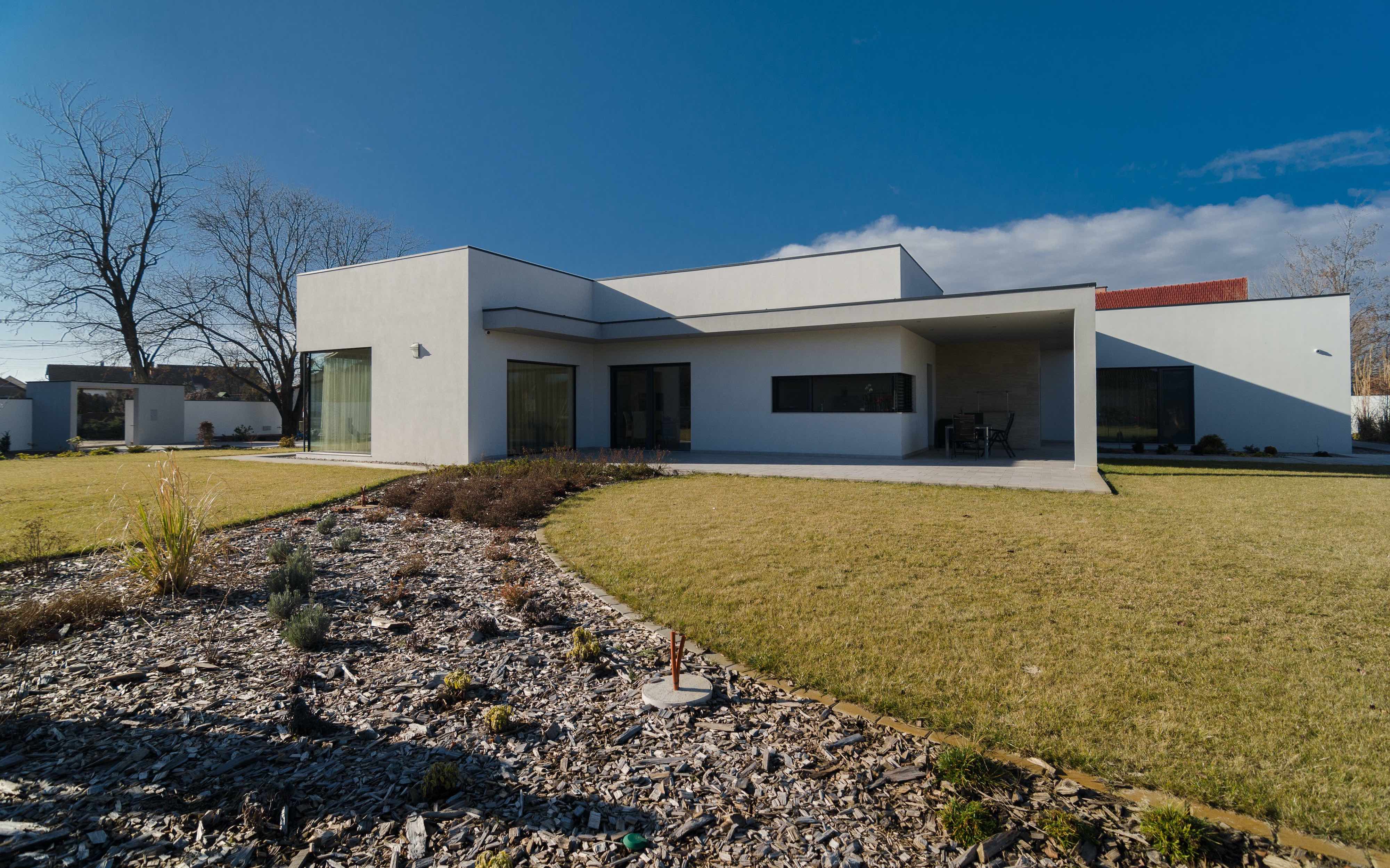 LEVENDULA UTCAI LAKÓÉPÜLET