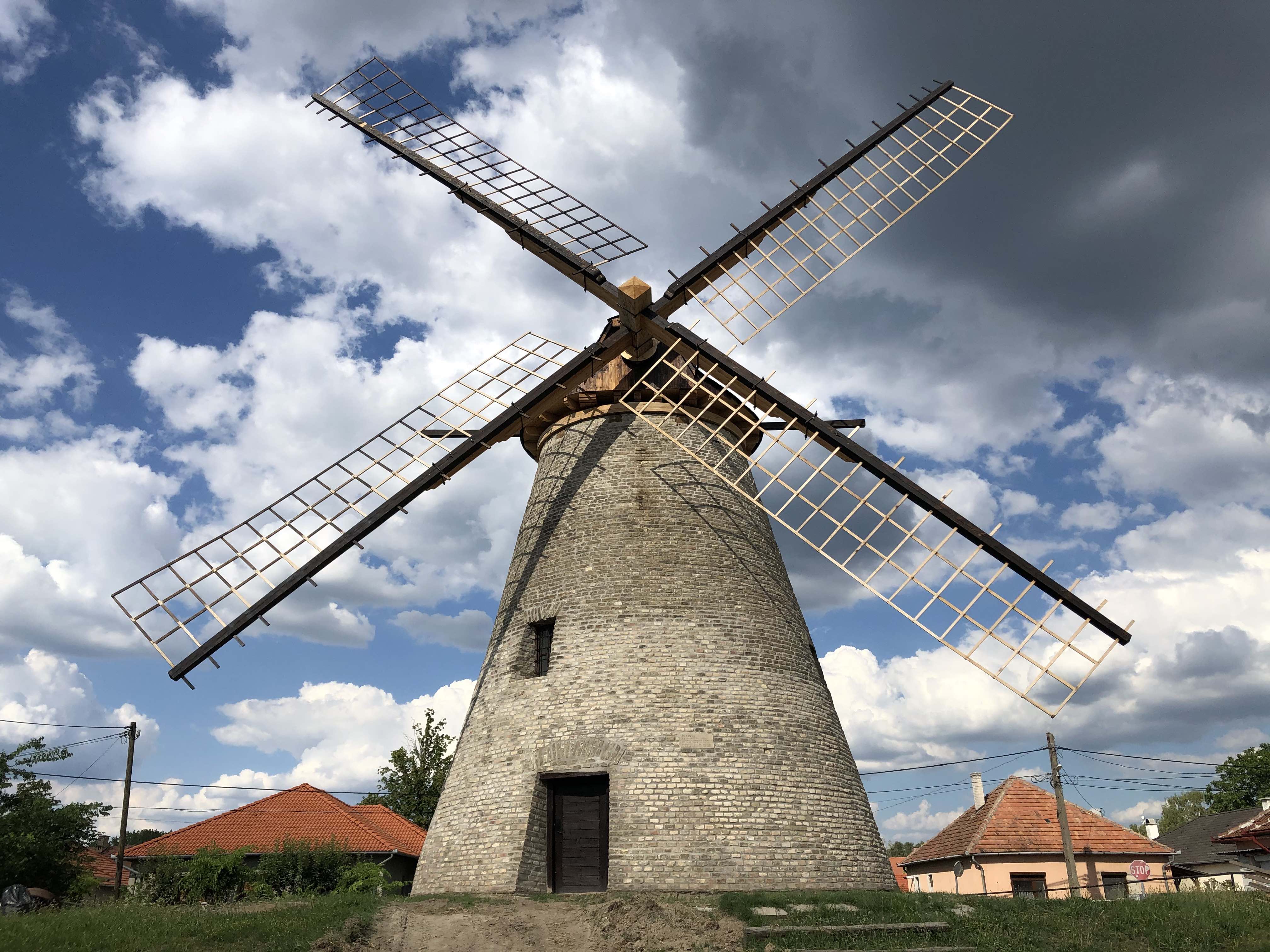 SÁFRIK-FÉLE SZÉLMALOM MEGMENTÉSE